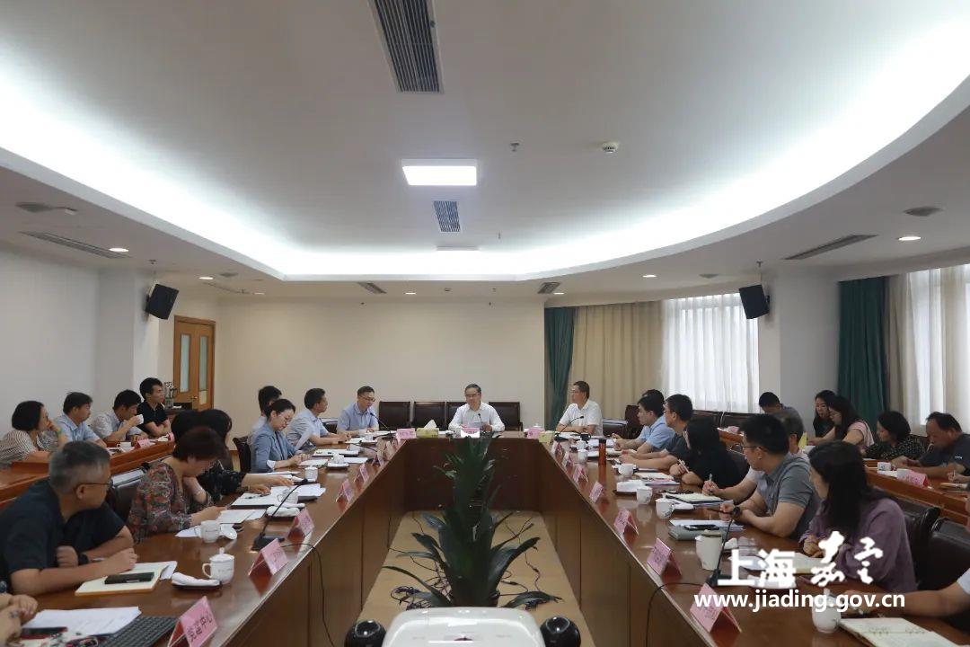 区委组织部召开中层干部会议，传达学习区委全会精神，研究部署贯彻落实举措